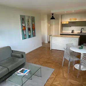 https://appartement-vue-mer-100m-des-plages-class-4.biarritzhotels.info