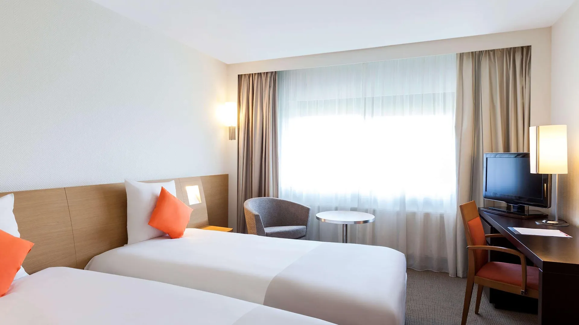 Novotel Nice Centre Vieux Nice 4*,